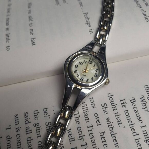 Vintage Japan Silver Mother of Pearl Woman's Watch - Picture 5 of 9